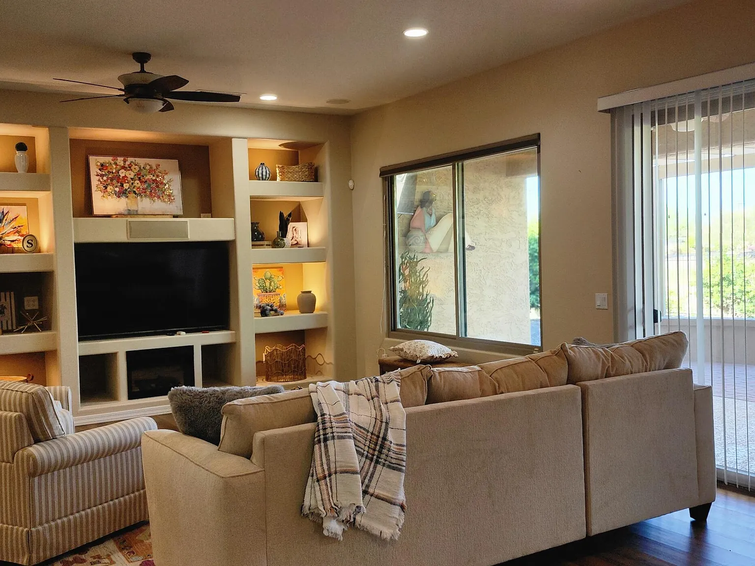 2 bed, 2.0 bath, 1961 sqft, $2,500 — Photo 4