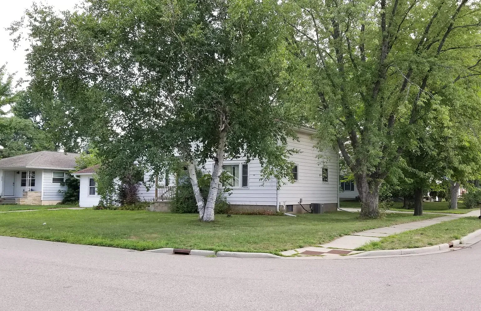 475 Clayton Ave — Photo 1