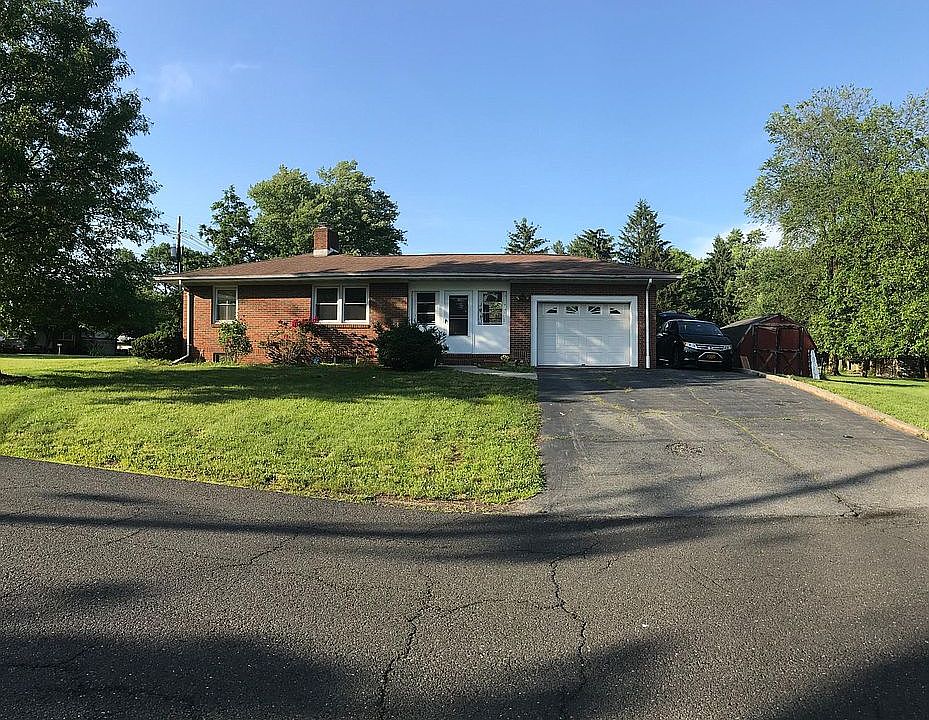 1st image of 50 Demott Ln