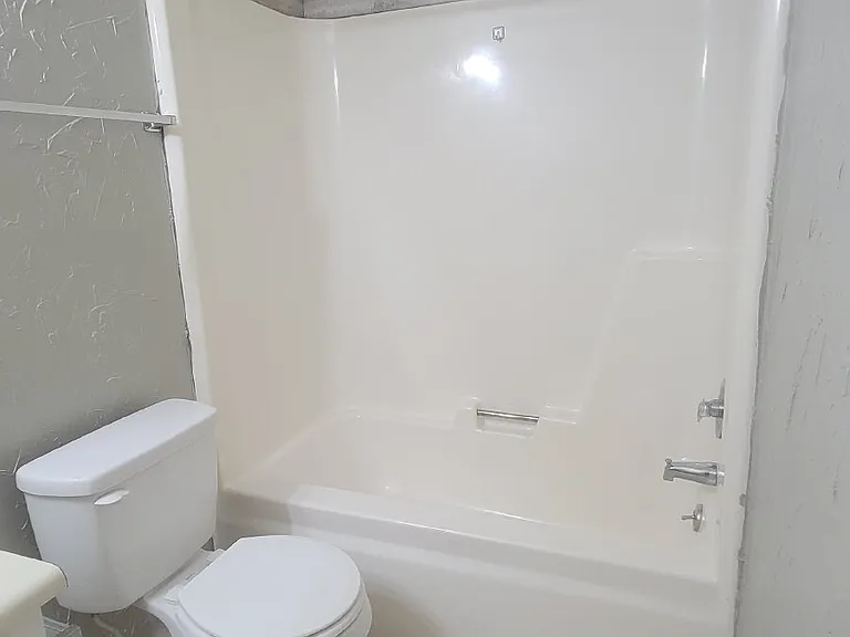 1502 Barrington Rd NW #B — Photo 10