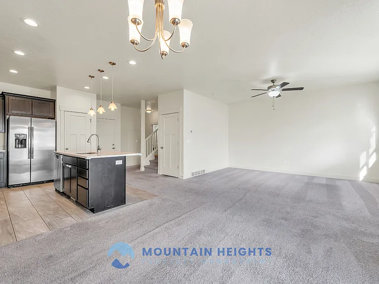 607 E Sawback Ln — Photo 3