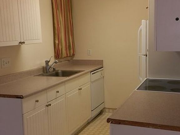 3rd image of 1625 Park Ln APT 76