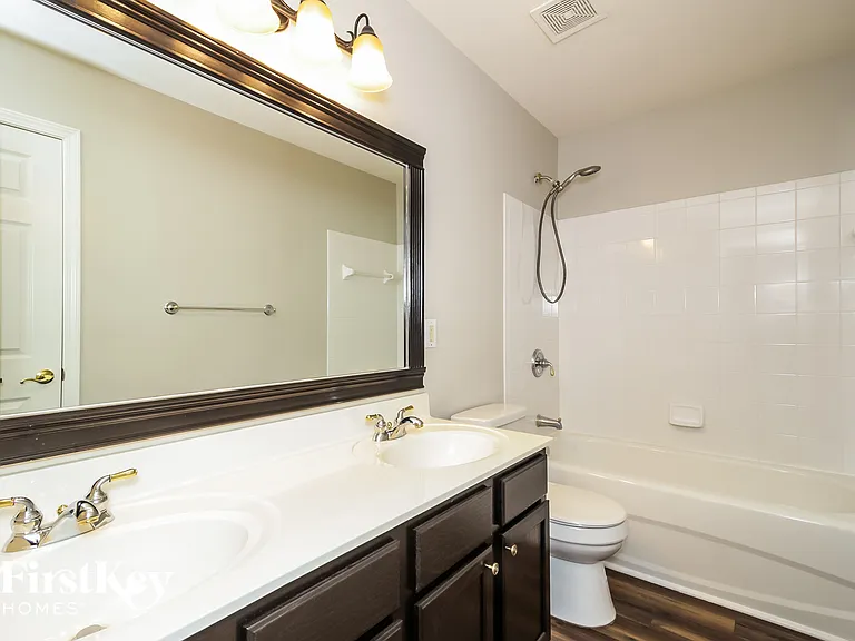 7660 Forest Glen Way — Photo 14