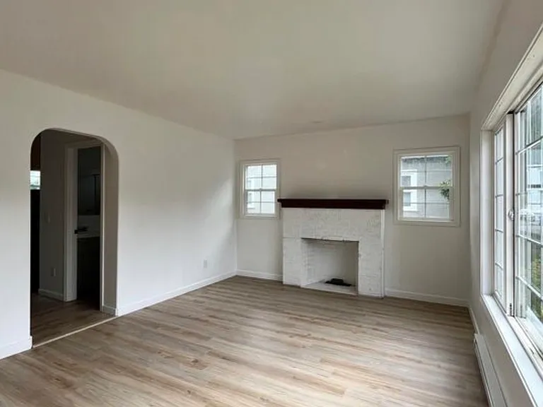 913 Jq Adams St — Photo 2
