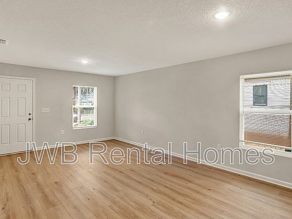 4th image of 1170 W 22nd St