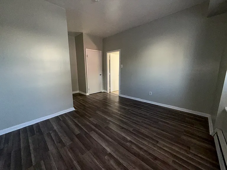 1727 Bridge St #1 — Photo 7