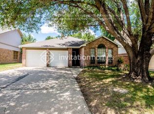 831 Wyndham Pl, Arlington, TX 76017