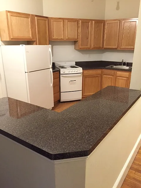 3 bed, 700 sqft, $3,125 — Photo 2