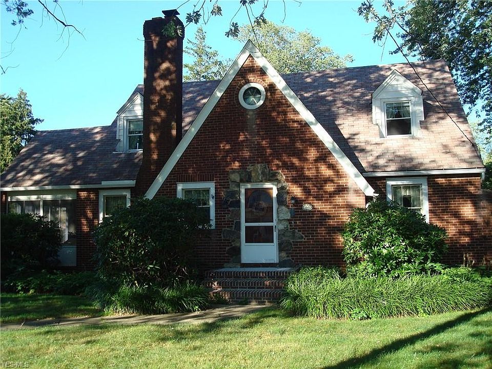 2nd image of 160 Cummins Ave