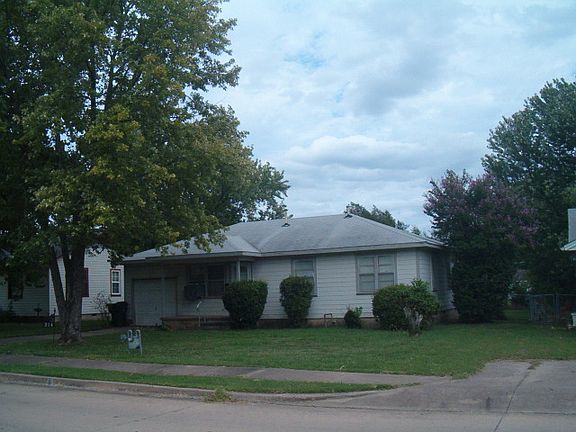3rd image of 214 N Moore Ave