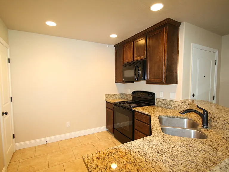 131 Sunburst Ct — Photo 2