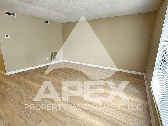 4th image of 9024 Countryside Ln