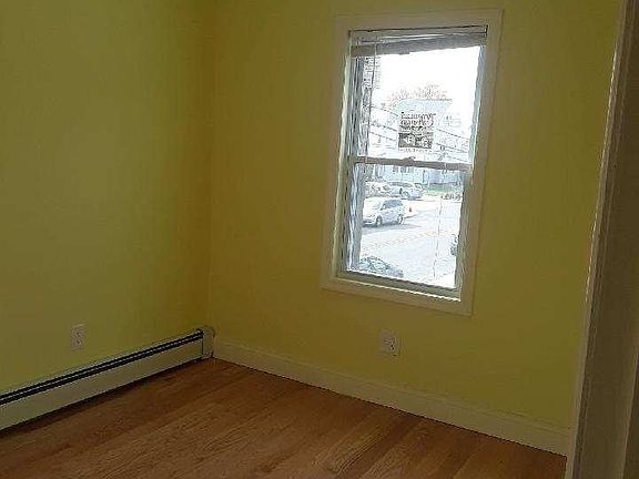 3rd image of 8954 202nd St