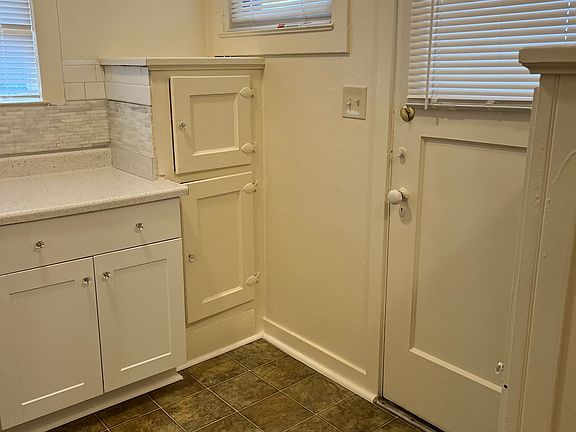 3rd image of 918 26th St