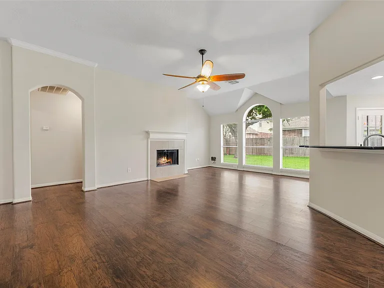 210 Leisure Dr — Photo 8
