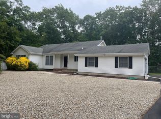 4 Oak Leaf Dr, Waretown, NJ 08758