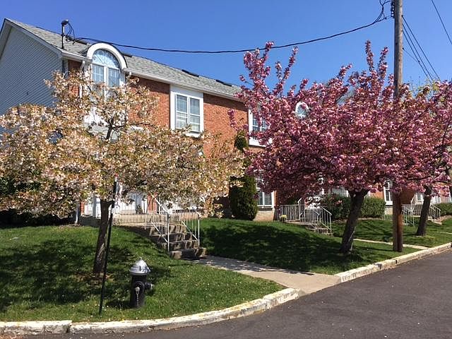 1st image of 46 Village Ln #46