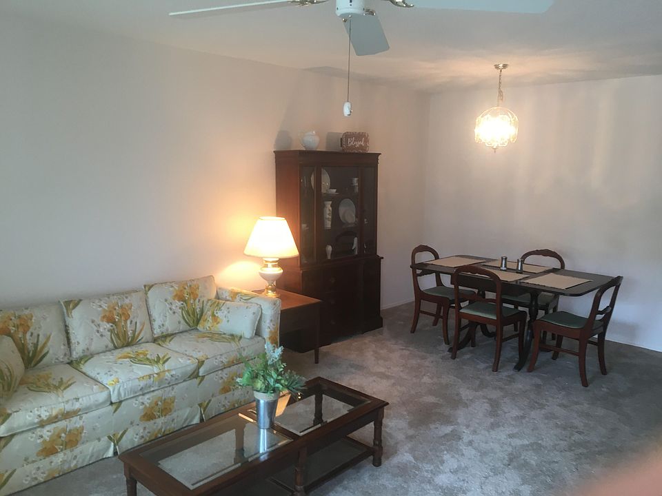Living/dining parlor room