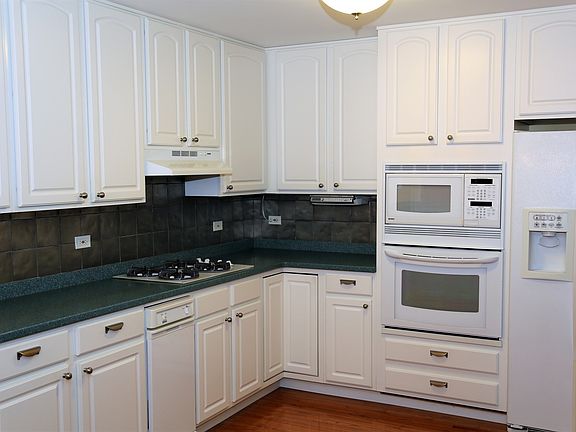 5th image of 2152 Yale Cir