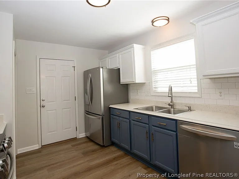 112 Raymond St — Photo 11