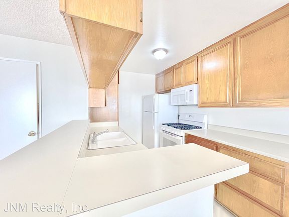 4th image of 5309 Riverton Ave #4