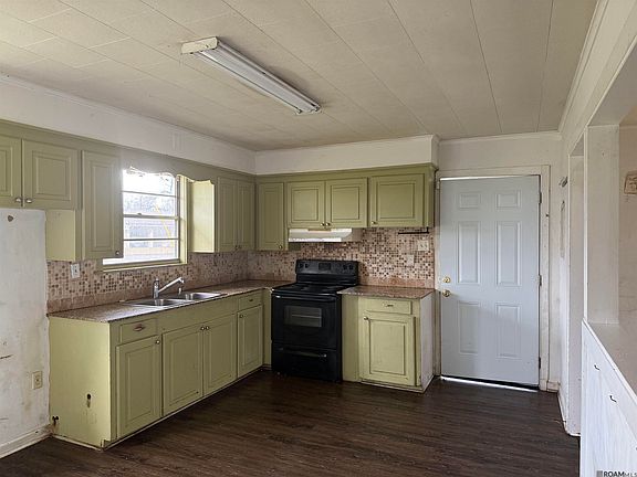 3rd image of 8464 Lois St