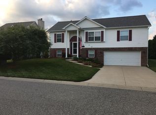 2369 Redbud Dr, Howell, MI 48855