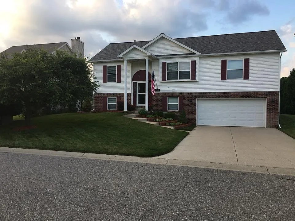 2369 Redbud Dr photo 1