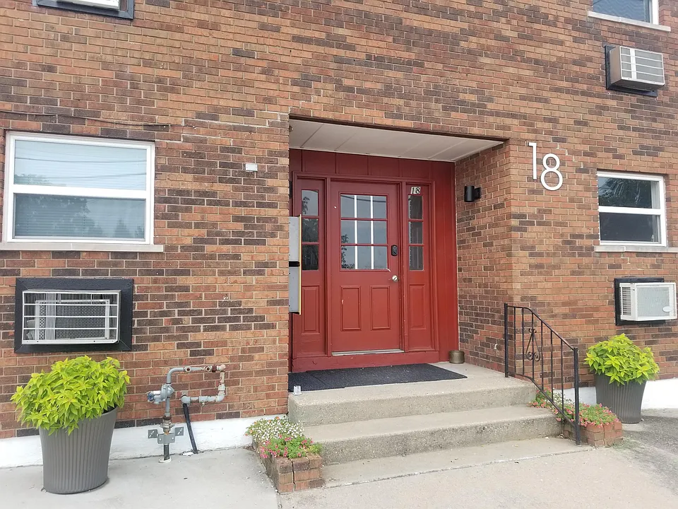18 S Main St