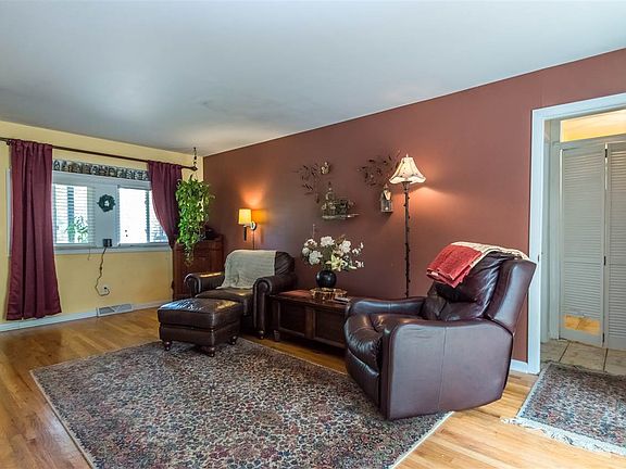 4th image of 1215 S Shadeland Dr
