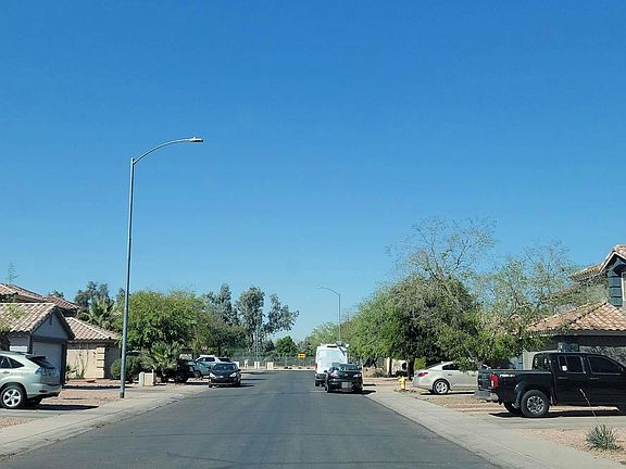 5th image of 11722 W Poinsettia Dr