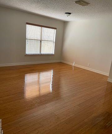 3rd image of 11227 Berkley Sq