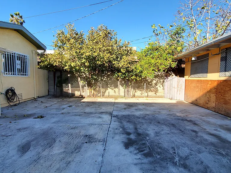 608 N Serrano Ave — Photo 21