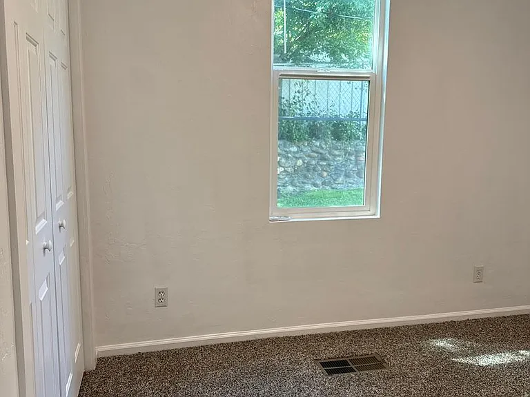 1144 Willis St — Photo 10