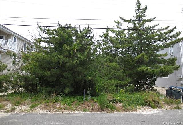 1st image of 39 N 23rd St