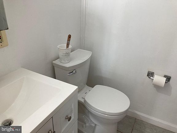 5th image of 15253 Crescent St