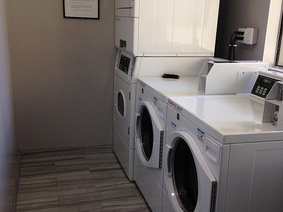 3rd image of 15006 Inglewood Ave APT 27