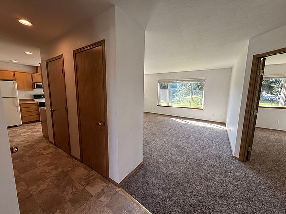 4th image of 3707 226th St E