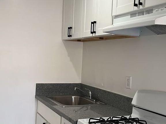 3rd image of 8815 Van Nuys Blvd APT Q