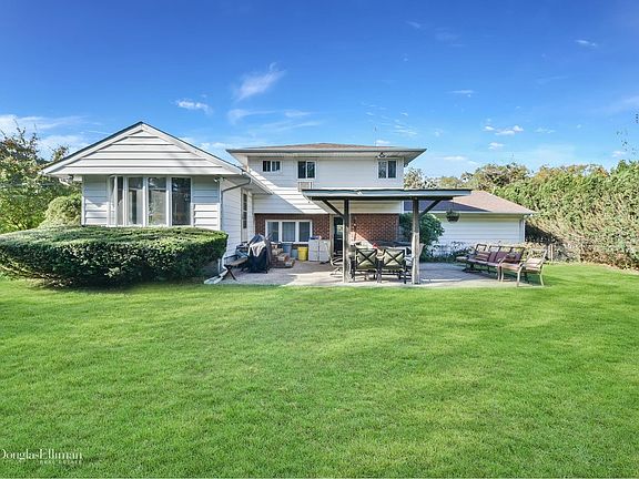 2nd image of 586 Parkside Dr