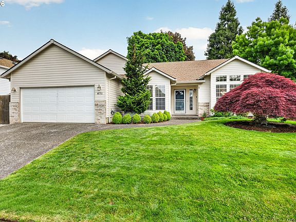 2nd image of 671 NE Maryann Ct