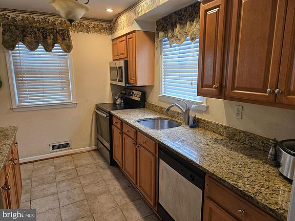 2nd image of 3661 Clifmar Rd