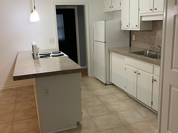 4th image of 4065 Woodland Dr NW
