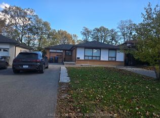 18 SE Elrose Rd W #A, Brampton, ON L6T 2C2