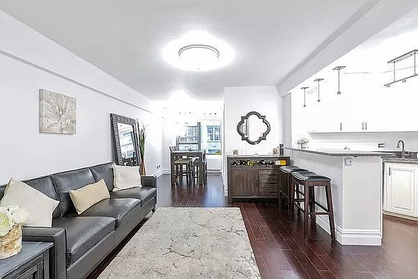 1st image of 150 E 56th St APT 4G