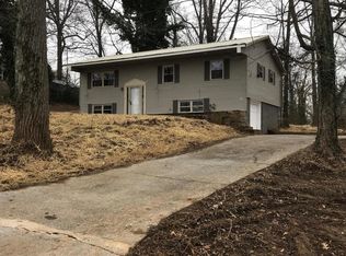 2913 Glenn Rd, Louisville, TN 37777
