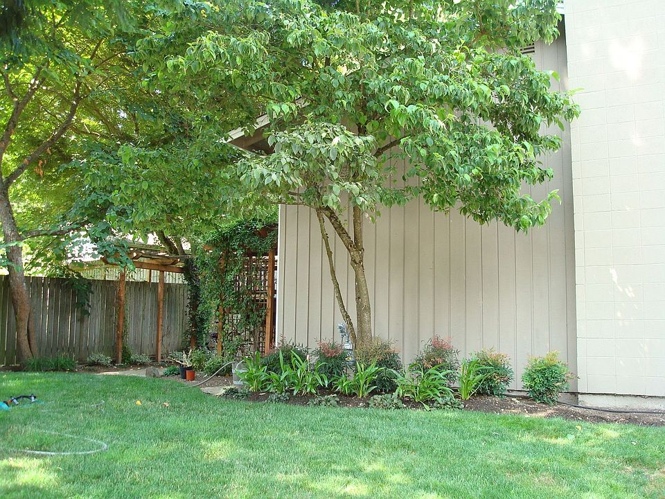 2nd image of 16614 SE 27th St