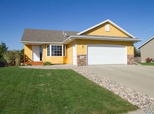 615 Falcon Ave, Harrisburg, SD 57032