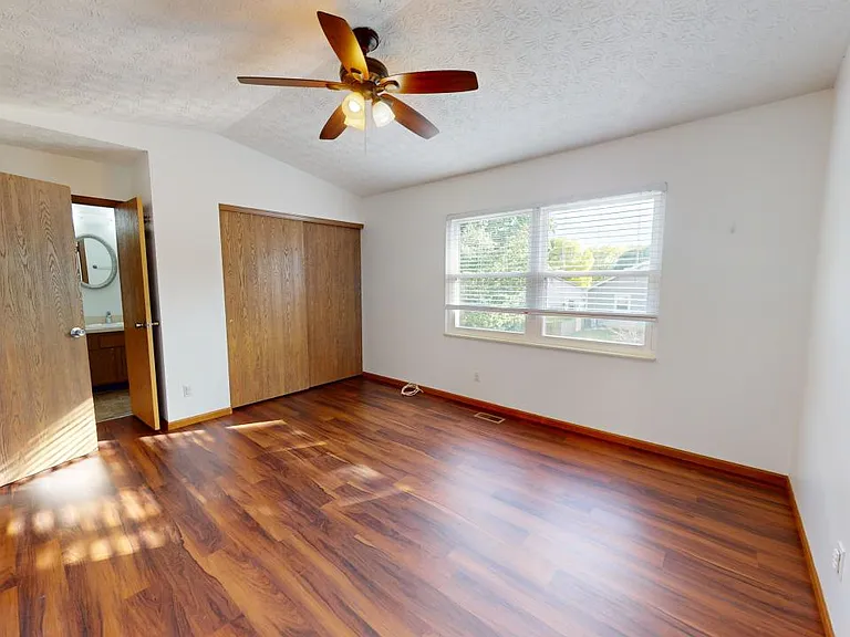 4911 McKenna Ct — Photo 6