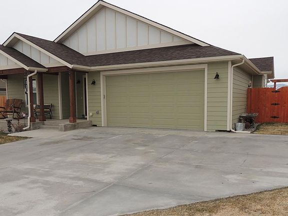 2nd image of 1518 Powers Blvd